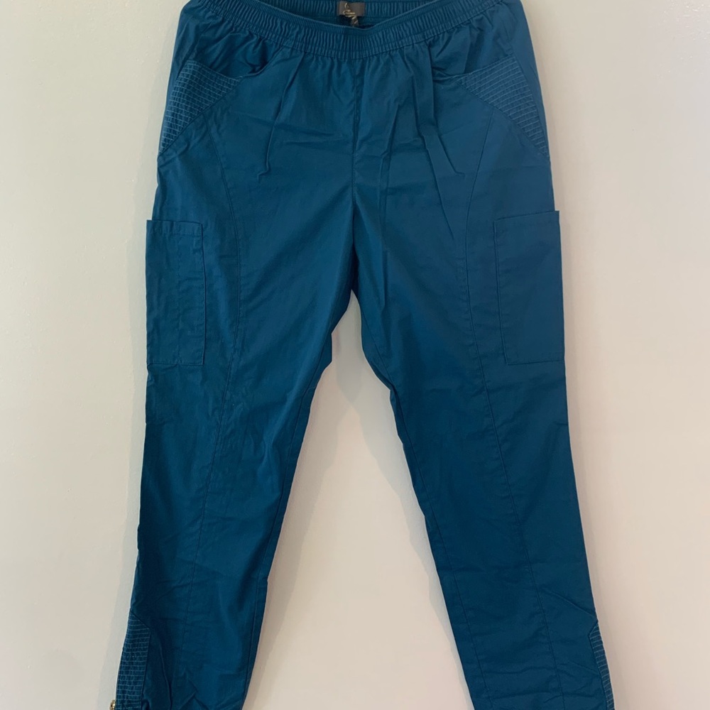 Jaanuu scrub pant. Size medium. Dark Teal.